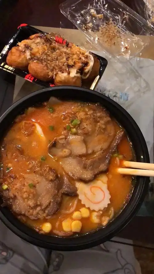 帅哥美女们在成都外卖选啥吃呢!