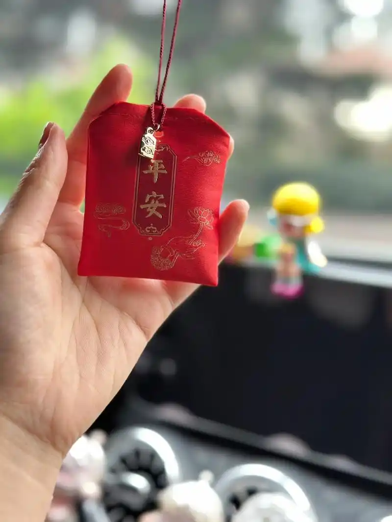 平安护身符,顾名思义是保佑平安,免受灾伤主要作用于保命护身随身配备