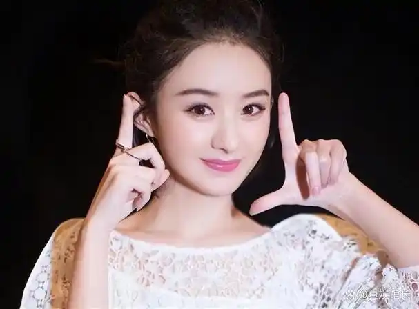 当然,赵丽颖之所以能够和这些新人演员共情,并且对他们施以援手,这和