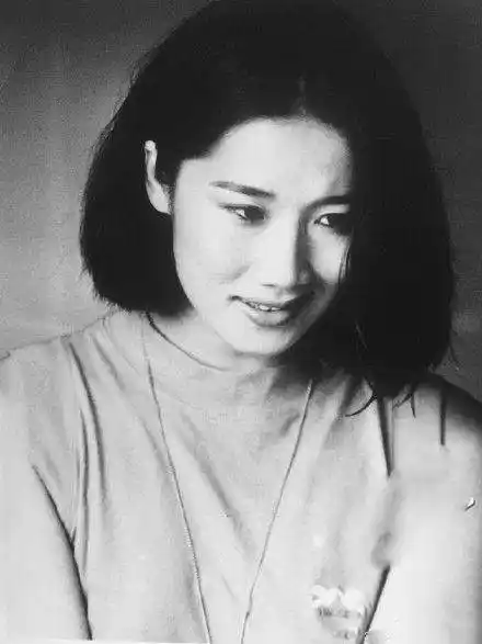 土包子出身的张作霖,一下子就被卢寿萱身上大家闺秀的气度所迷倒,于是