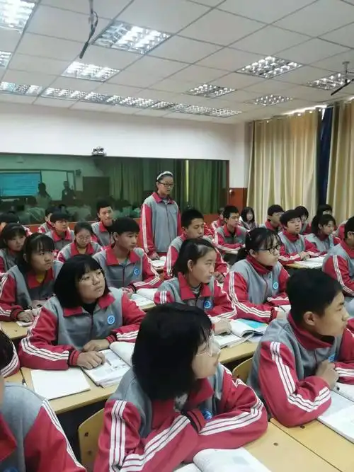 互学互帮共成长--王庄镇初级中学化学骨干教师讲课活动