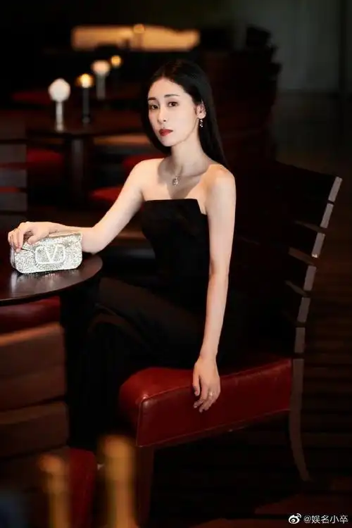 张碧晨百花奖黑色连体裤造型##张碧晨百花奖大片好像电影剧照