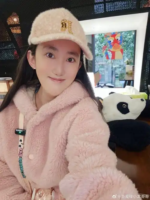 刘小慧ljh超话#小仙女本人了##仙女本仙#  【刘小慧探店卖萌自拍95