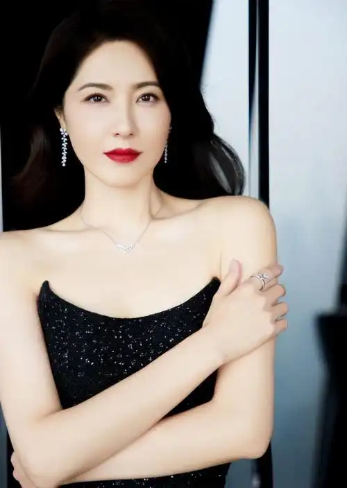 女明星的脸一旦变大的话,那么可能展现出来的样子就没有那么好看了