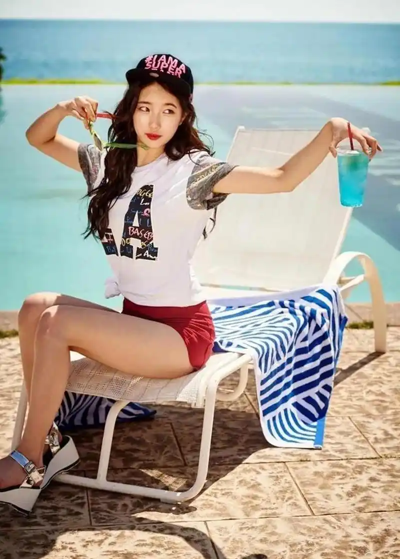 裴智秀海边玩耍,短裤套装,清纯可爱