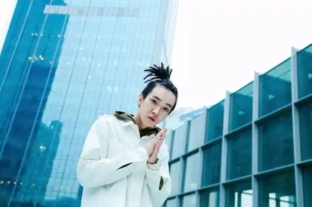 双手合十:耍帅的基本操作