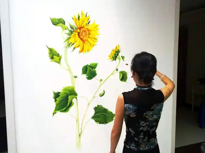 画颜料,依照主人的爱好和兴趣,迎合家居的整体风格,在墙面上绘出各种