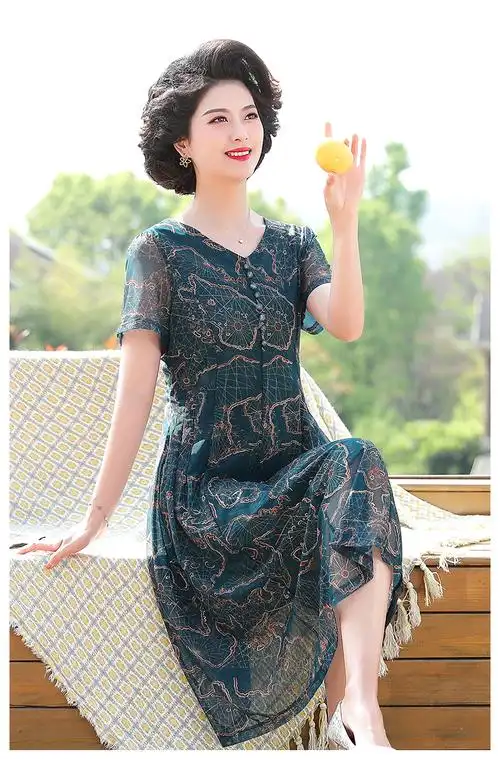 新款妈妈夏装连衣裙洋气高贵50岁气质中老年女人夏季过膝雪纺裙子时尚