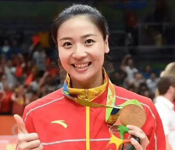 她曾是中国女排最美队长如今晋升副院长爱情事业双得意
