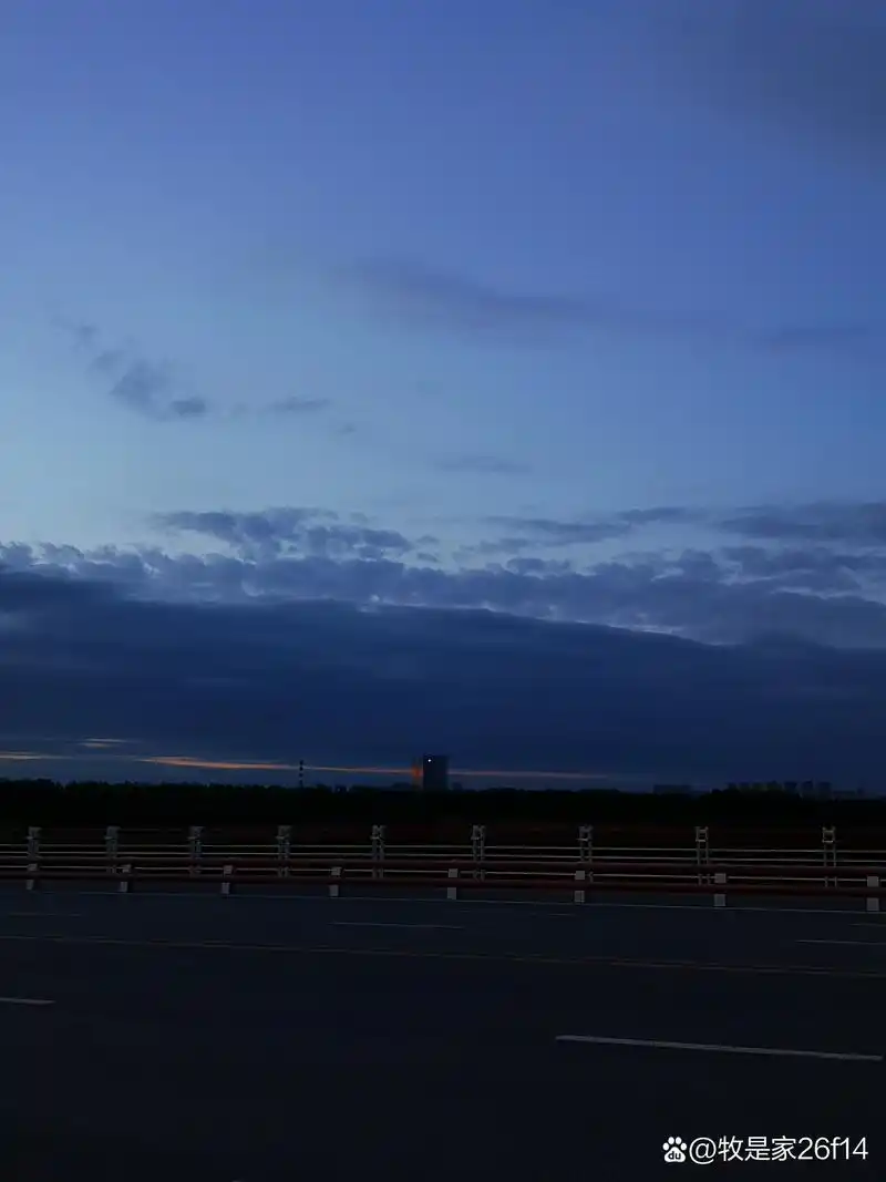 摄影爱好者联盟# 晚上天空的云朵