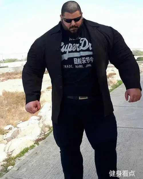 他并不是真正的绿巨人,也不是世界上最强壮的男人,这只是自己的一个