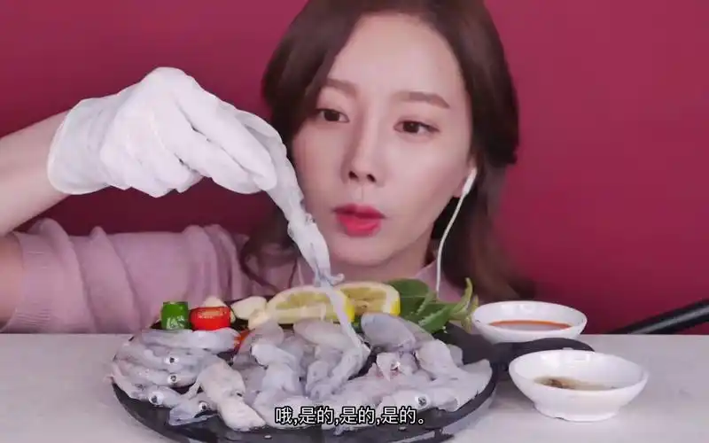 [mukbang asmr] 生吃&可口小鱿鱼吃(食物音)生鱿鱼09蘸酱
