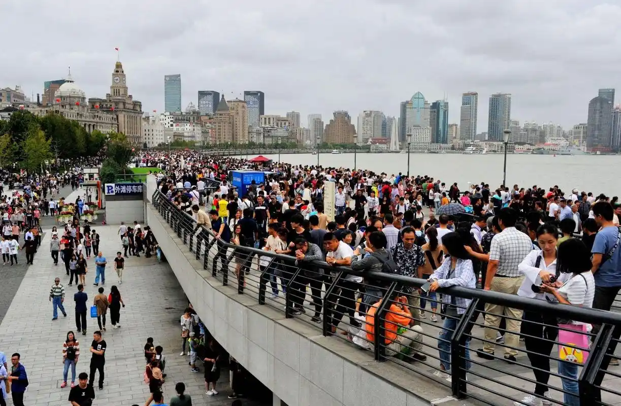 在外旅游,看人山人海也是一种风景