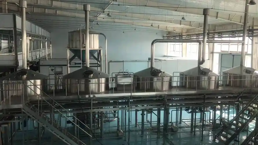 成都精酿啤酒厂酿酒设备供应厂家_生产_培训_客户