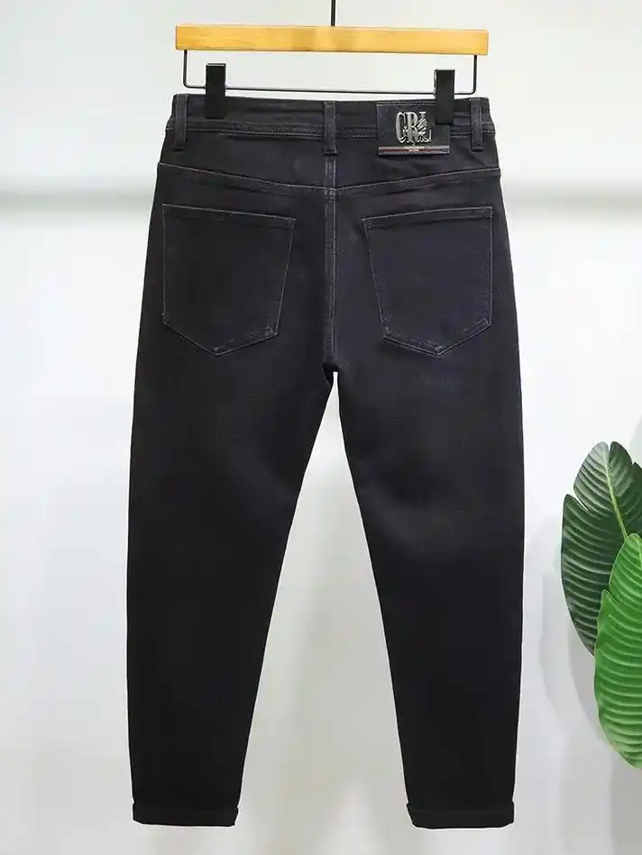 经典百搭款黑色牛仔裤来喽6015.高级水洗黑颜色,简约又高级!