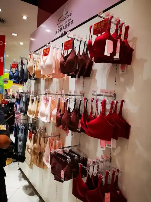 赛莎梦乳胶内衣在泰国的高级百货商场