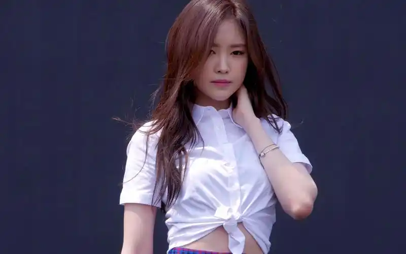 a pink-孙娜恩-《luv》