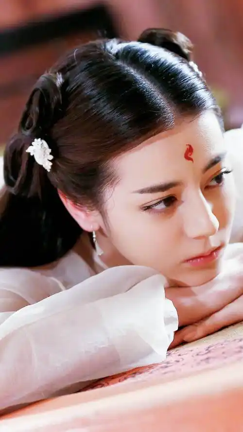 三生三世十里桃花迪丽热巴 饰 白凤九