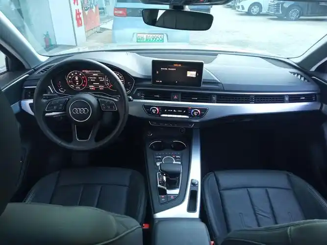 奥迪a4l2019款20t自动时尚型国Ⅵ