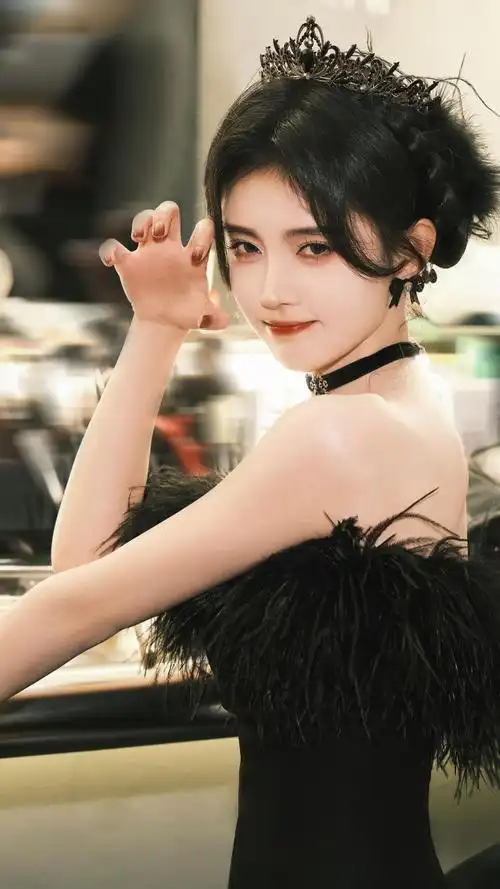 鞠婧祎时尚优雅礼服美照,灵动优雅,娇俏可人!