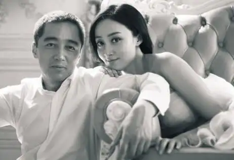 赵子琪与老公路金波合照(资料图)