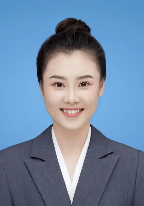 药学院研究生会联合微笑时刻摄影工作室推出专属优惠证件照套餐,记录