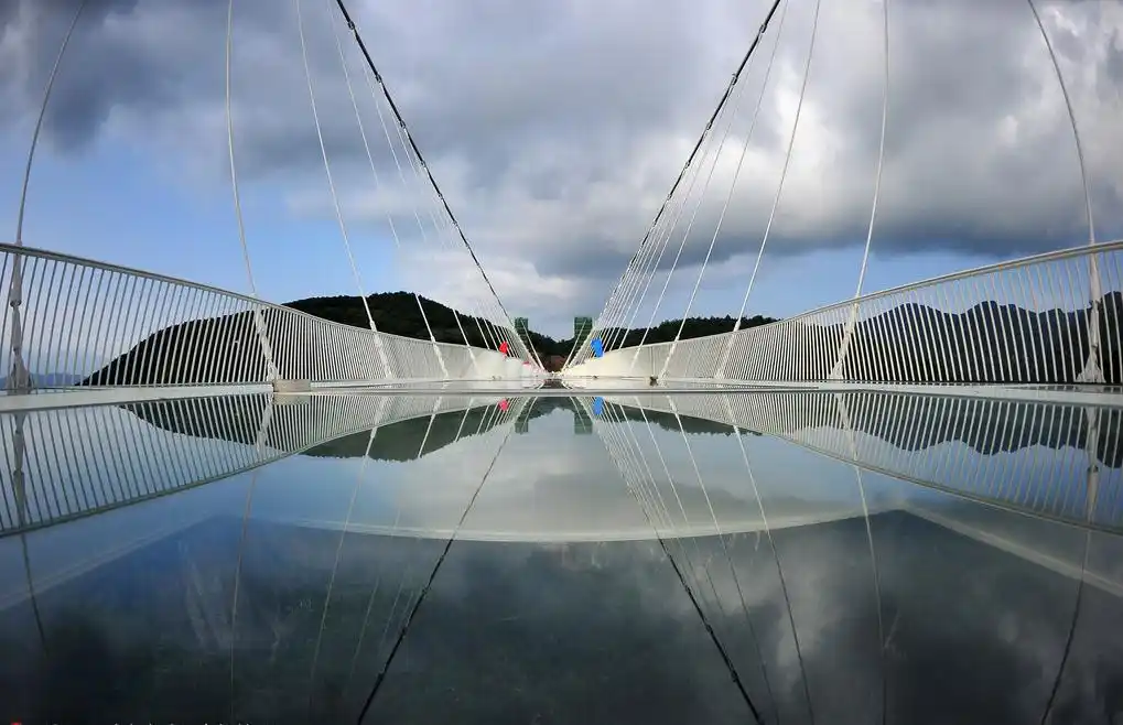 张家界大峡谷玻璃桥,漫步在"云端之上"