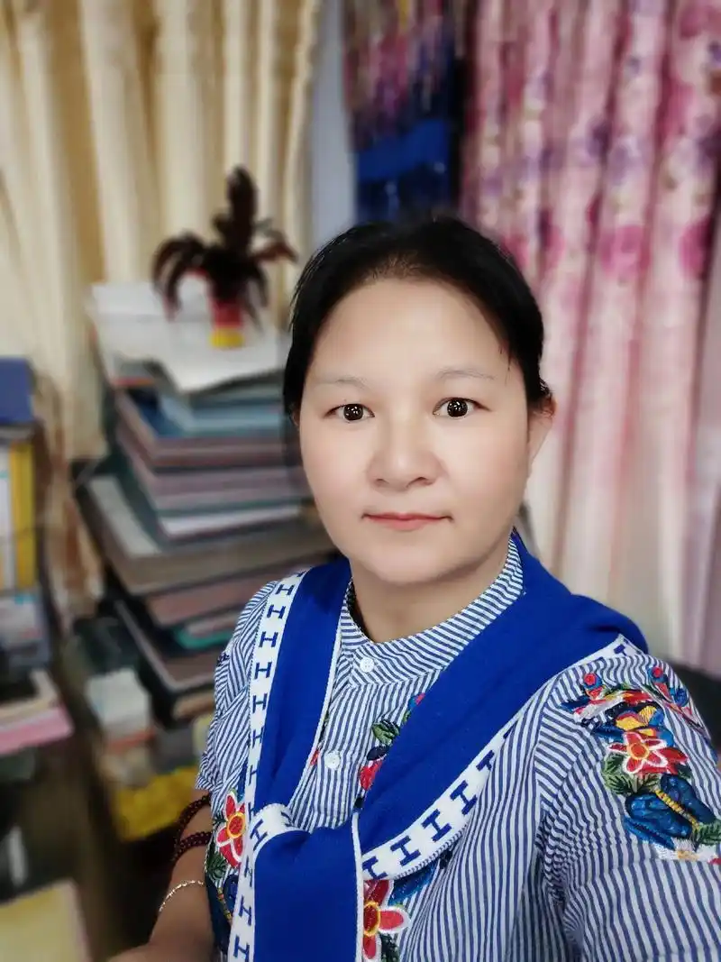 知道自己相貌平平却还是喜欢时不时的给自己留张照片,为的只是日 - 抖