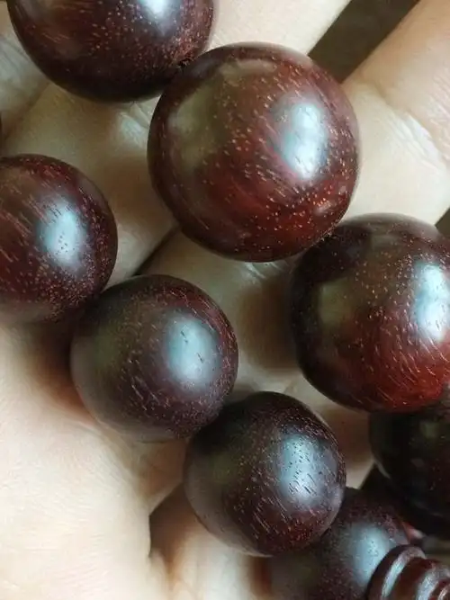 真假印度小叶紫檀手串图片鉴别对比 - 名木坊