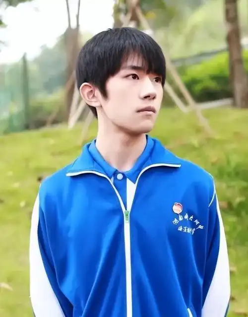 易烊千玺中考涉嫌违规操作成绩曝光疑似走后门校方火速回应