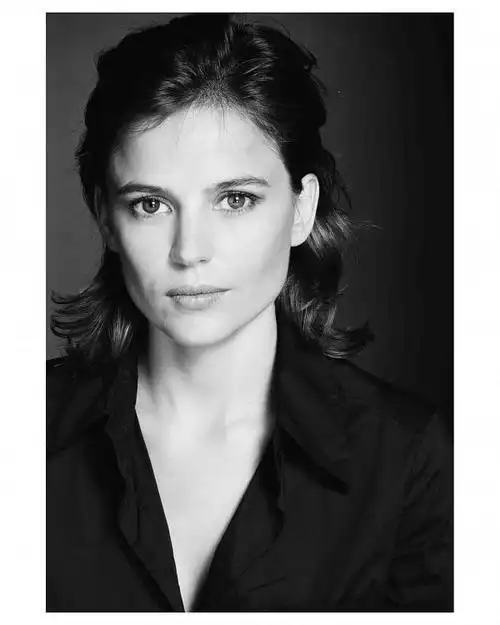 基本资料中文名称:埃伦娜·安纳亚英文名称:elena anaya类别:明星类型