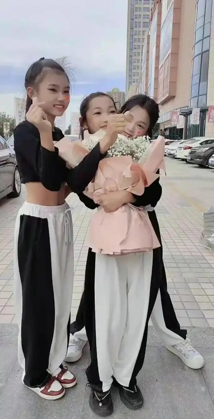 主持人朱赤丹  - 抖音