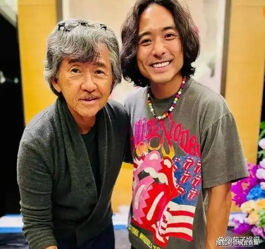 林子祥叶倩文夫妇参观东莞欧洲风情小镇,华为高管亲自陪同引热议_生活