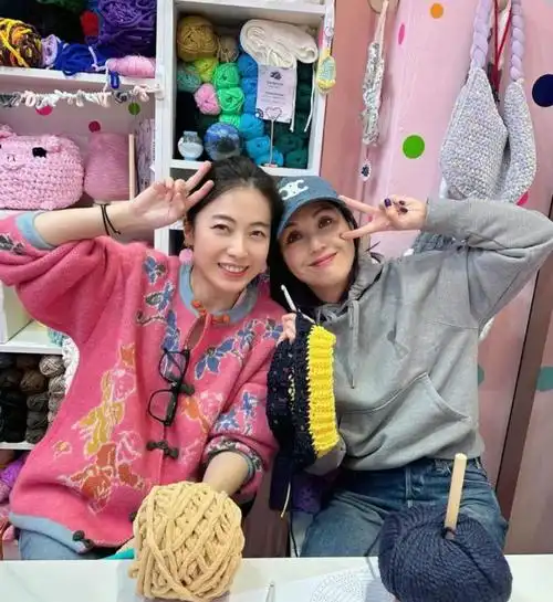 还记得杨千嬅吗?儿子和丈夫长得一模一样?_腾讯新闻