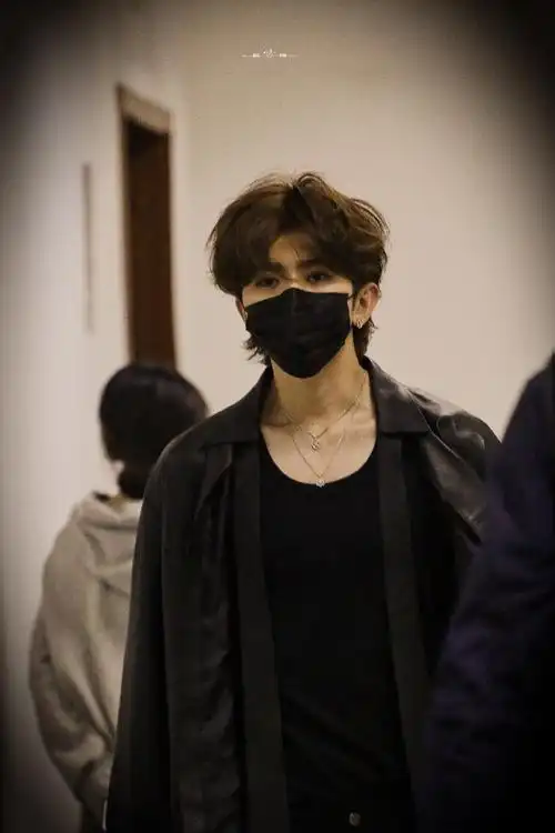 蔡徐坤高中留学旧照##蔡徐坤凌晨晒工作花絮