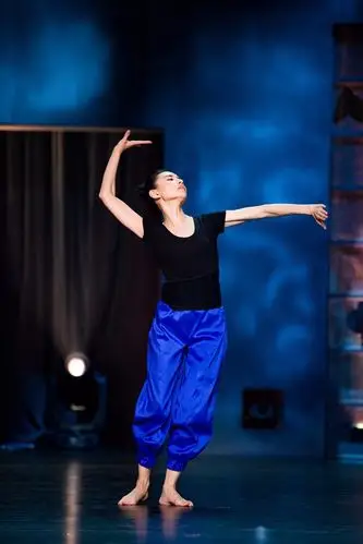 新舞林大会言承旭借酒壮胆冷清秋董洁上演街舞首秀