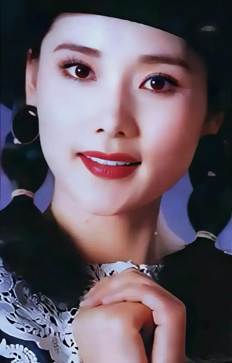 演员何赛飞#气质女神 #妩媚性感  - 抖音