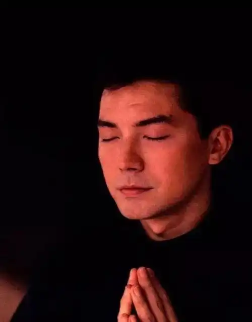 "亚洲美男"尊龙:无父无母,无儿无女,71岁孑然一身,一生孤独