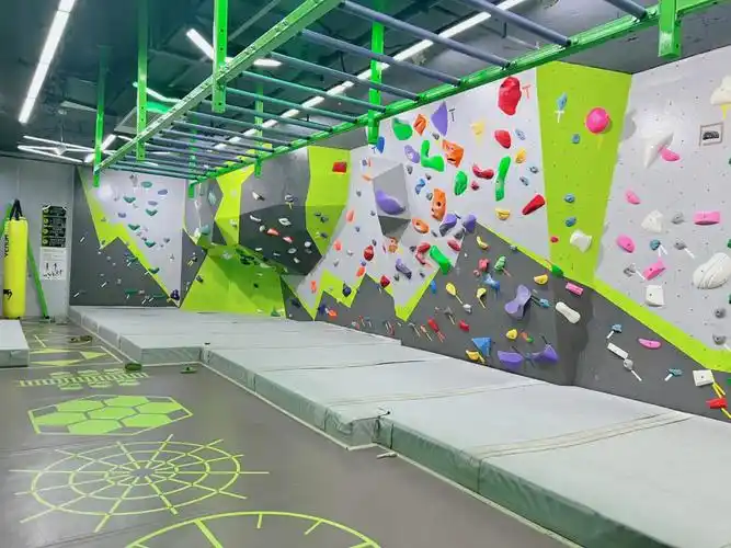 周末带娃室内攀岩0969