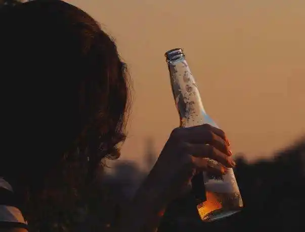 喝酒伤感说说喝酒伤心的说说