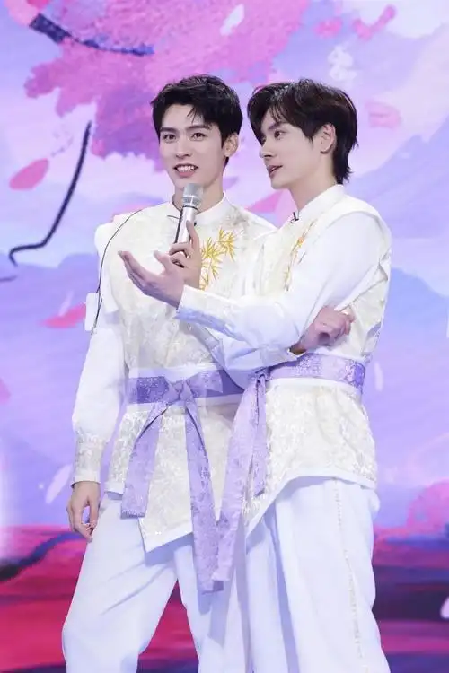 黄景瑜还是王一博?"成年人"郭晓婷:我都要!