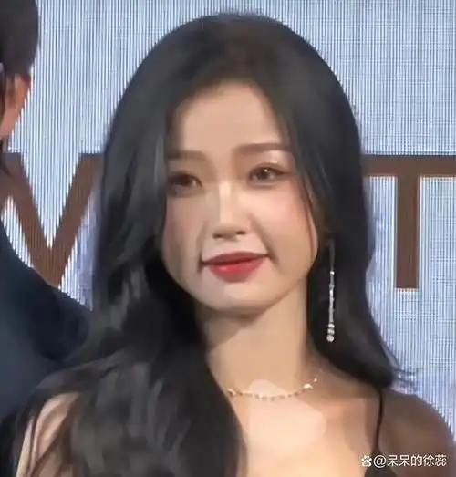 虞书欣生图流出27岁法令纹明显网友放在普通人里也不好看