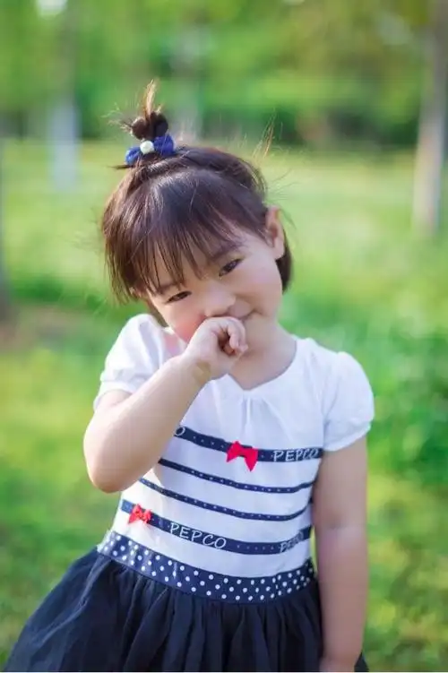 三岁宝宝美美滴外拍