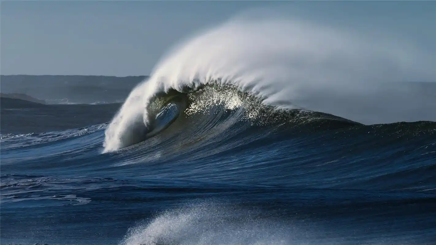 狂风巨浪的海洋高清桌面壁纸
