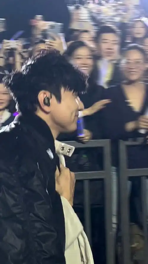 大屏上的林俊杰##亚洲天王林俊杰