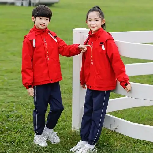 幼儿园园服新款秋冬季校服小学生校园风中国红冲锋衣三件套装班服