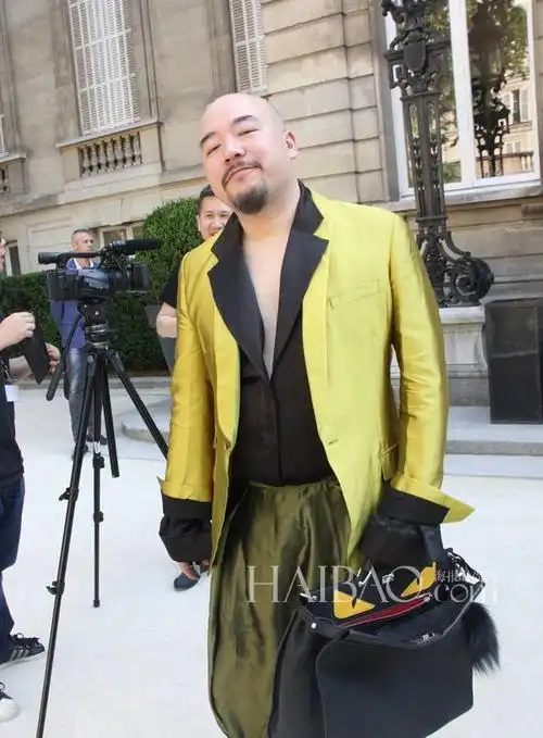 黄伟文亮相2015春夏巴黎男装周路易·威登lv (louis vuitton) 秀场