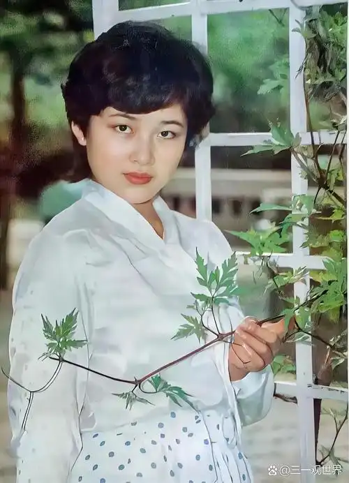 她年轻时长得真好看.