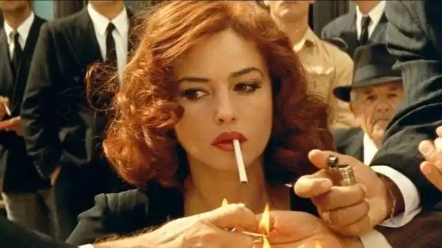 在影视剧里经常会因为剧情的需要而设计,大部分男明星抽烟大家会觉得