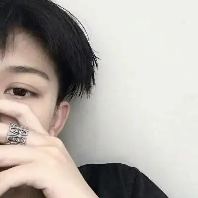 帅哥男头半脸部位头像底线一旦没有就崩溃